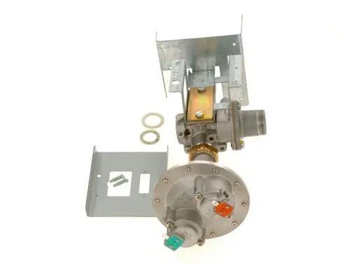 BOSCH Gasarmatur mit mehreren Anschlussmöglichkeiten, montiert auf einer Metallhalterung, umgeben von zusätzlichen Schrauben und Dichtungen.